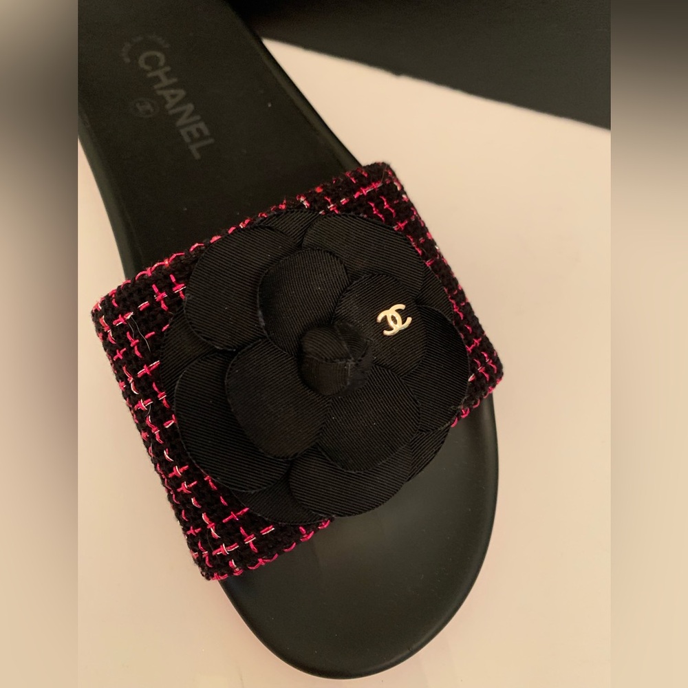 Chanel Camellia flower  Slides 39 - Picture 3 of 8